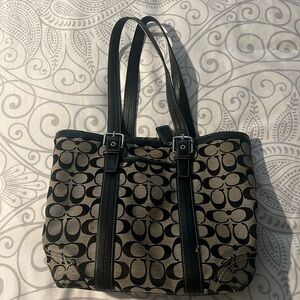 Very used Coach bag
